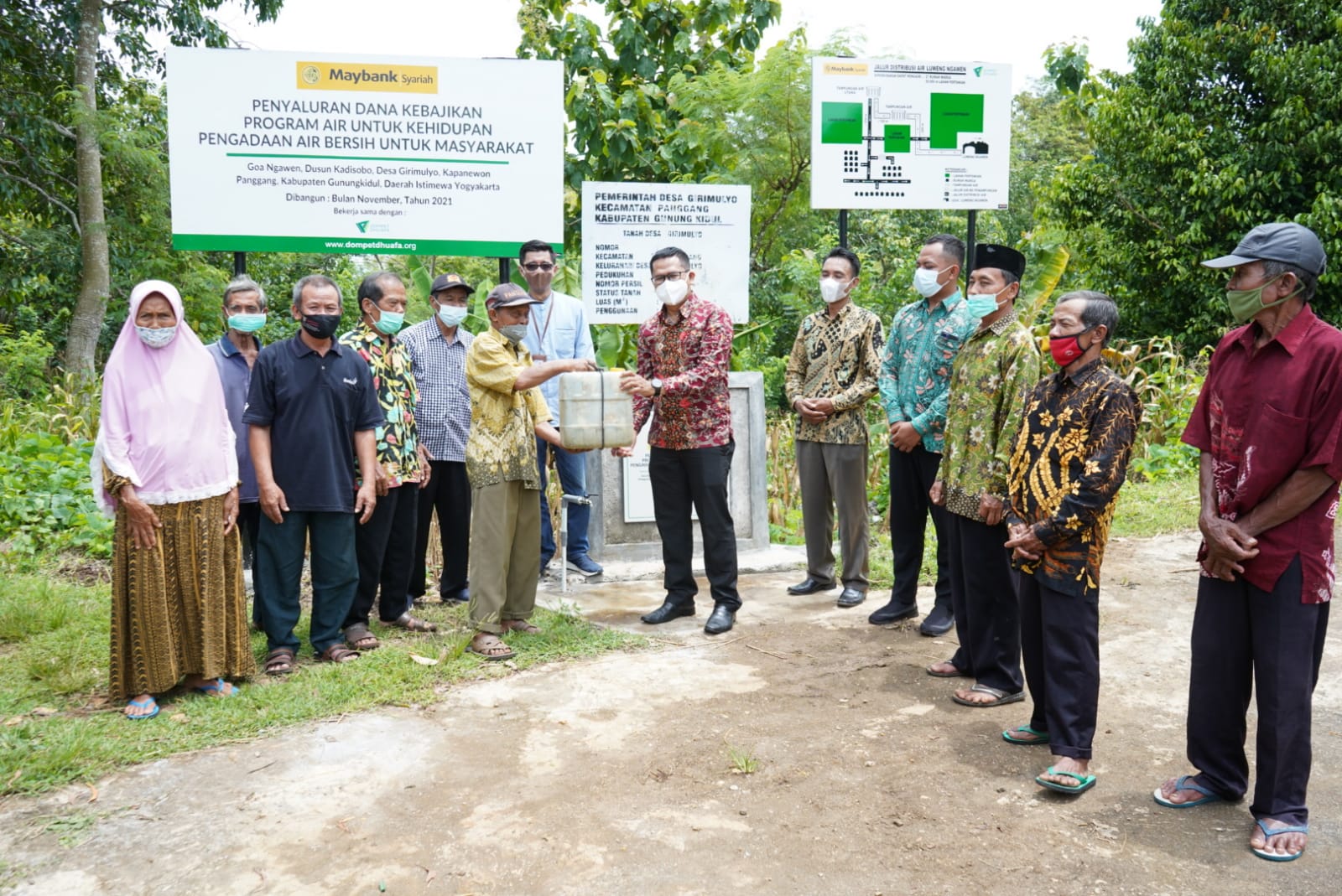 Nasabah Maybank Syariah Gandeng Dompet Dhuafa Alirkan Air Bersih Di