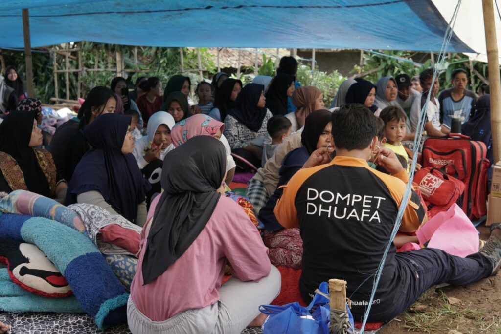 Gempa Cianjur Dompet Dhuafa Lakukan Evakuasi Hingga Bagikan Makanan