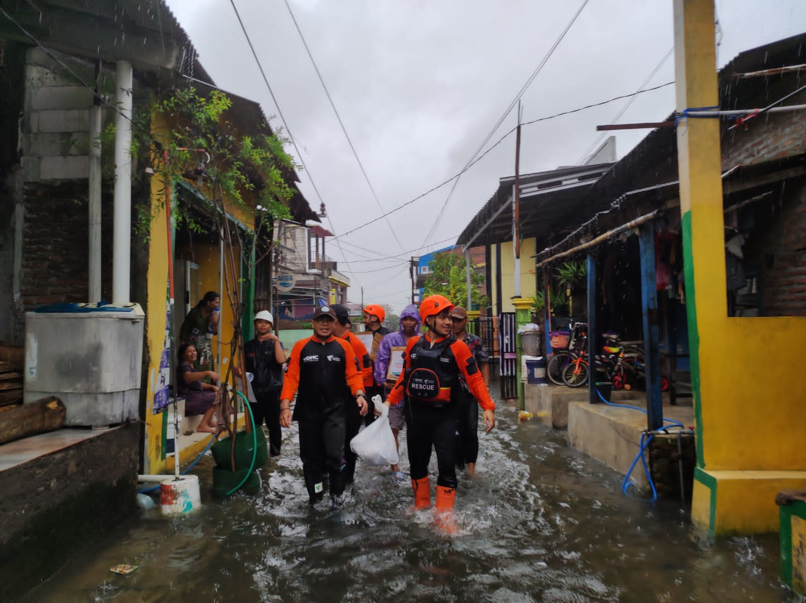 Dompet Dhuafa Respon Banjir Rob Di Sepanjang Jalan Pantura, Hadirkan ...