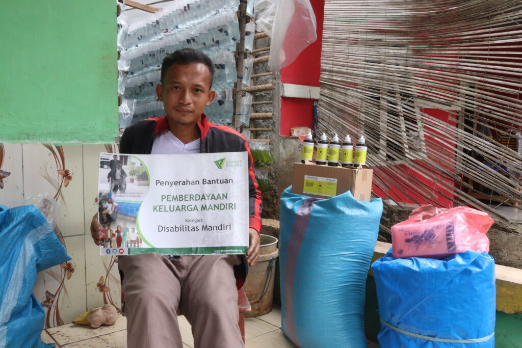 Program Bantuan Pemberdayaan Keluarga Mandiri dari Dompet Dhuafa. Salah satu pemanfaatan zakat untuk menghindari pengangguran dan kemiskinan. 