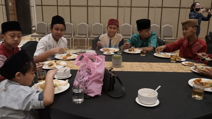 buka-bersama-anak-yatim-dompet-dhuafa