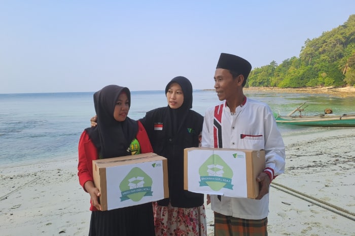 Dompet Dhuafa Salurkan Puluhan Al-Qur’an dan Bingkisan untuk Guru Ngaji di Lampung