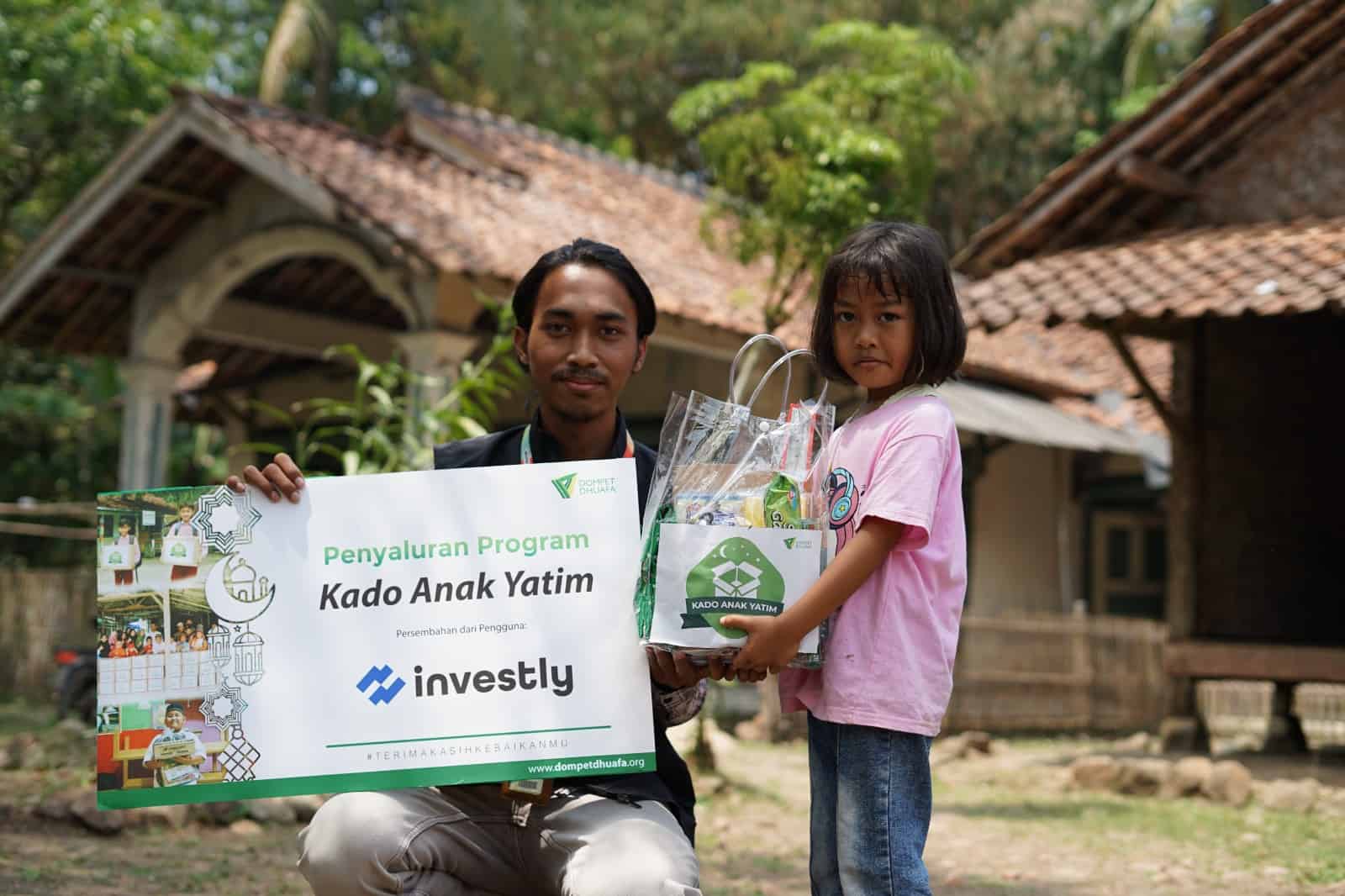 Investly Bagikan School Kit