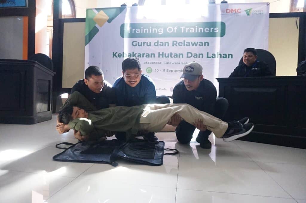 SGI dan DMC Dompet Dhuafa menggelar pelatihan siaga bencana bagi para guru di Makassar