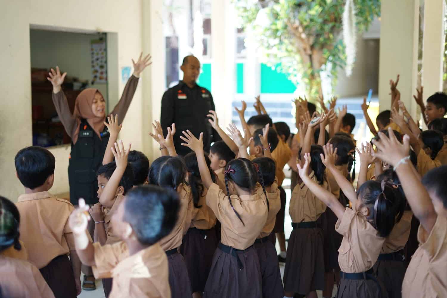 Edukasi sampah di SDN 05 Kesiman dalam kegiatan Voluntrip Waste Summit Bali