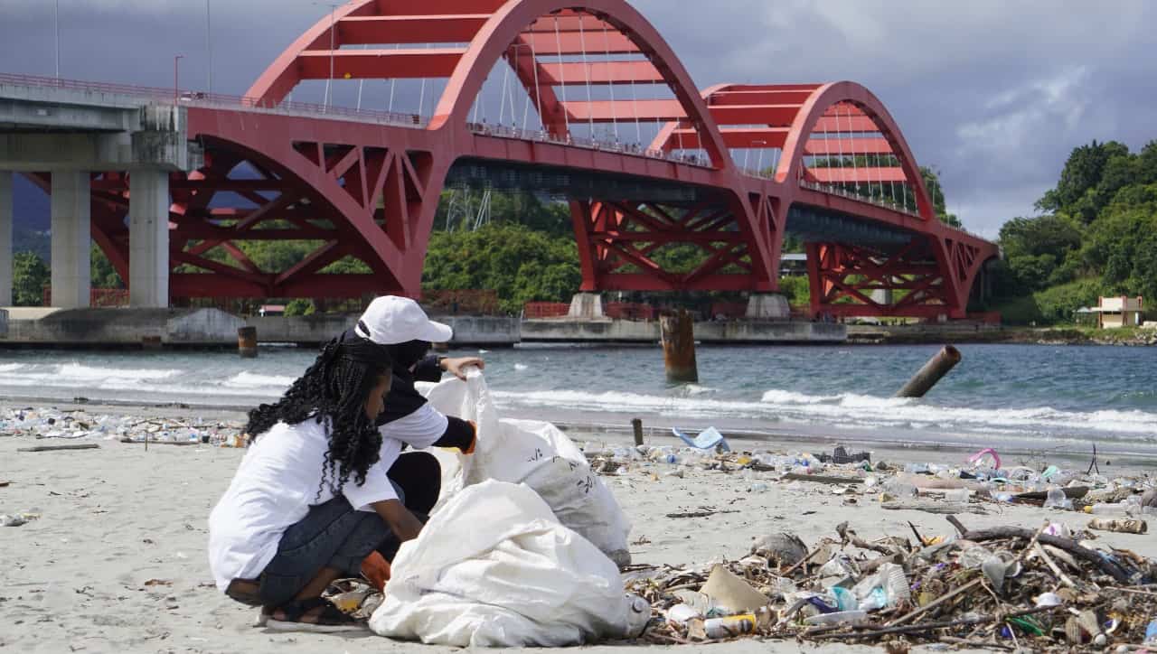 Voluntrip Waste Summit Papua