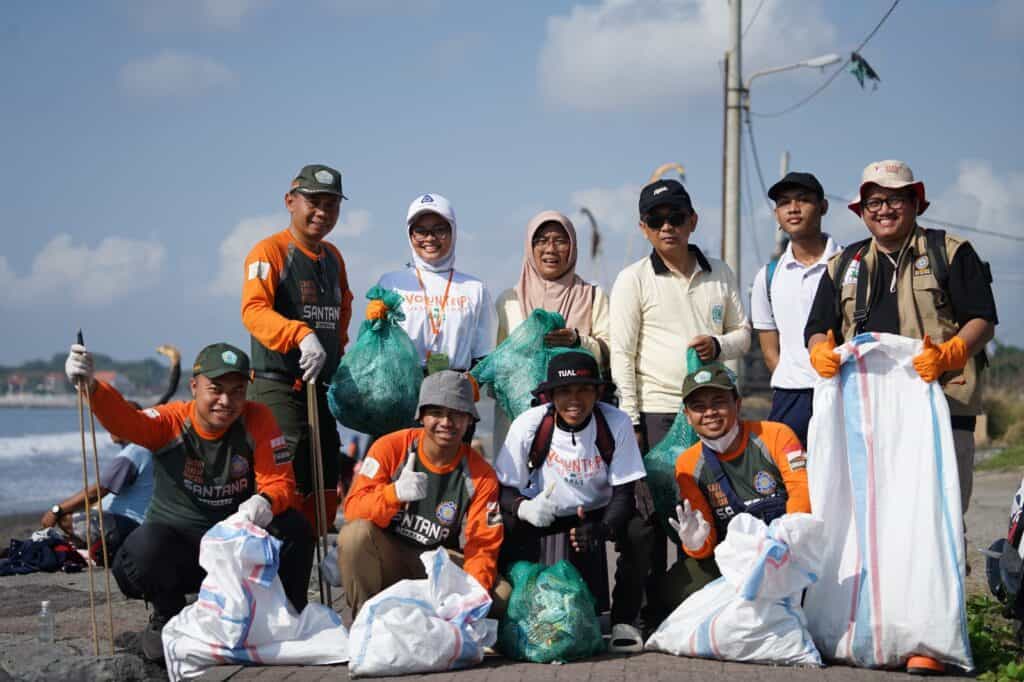 Aksi Kepung Sampah di Destinasi Wisata Bali