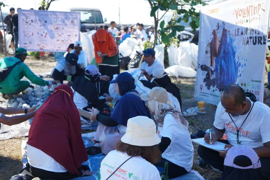 Aksi Kepung Sampah di Destinasi Wisata Bali