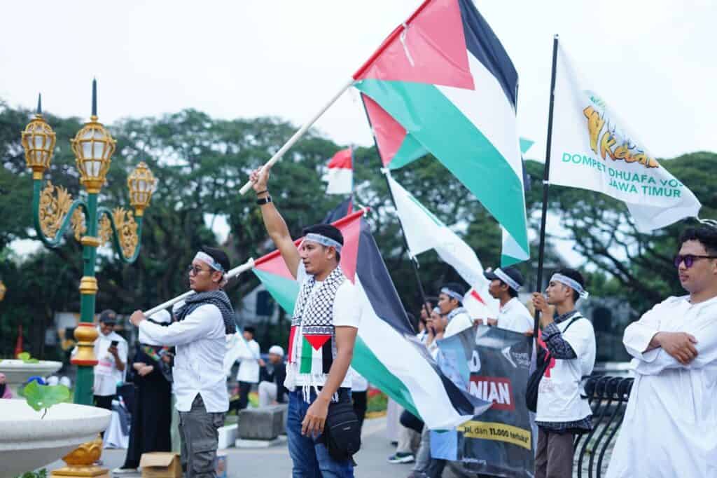 Dompet Dhuafa Jatim Bersama Ribuan Massa Gelar Aksi Bela Palestina