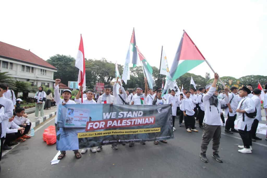 Dompet Dhuafa Jatim Bersama Ribuan Massa Gelar Aksi Bela Palestina