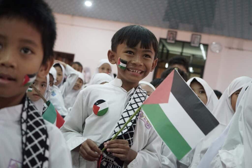 Sekolah Islam Fitrah Al-Fikri Titipkan Amanah untuk Palestina