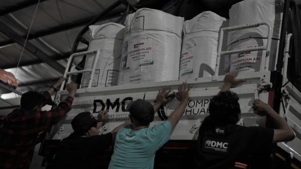Dompet Dhuafa salurkan ribuan paket kemanusiaan untuk warga Palestina.