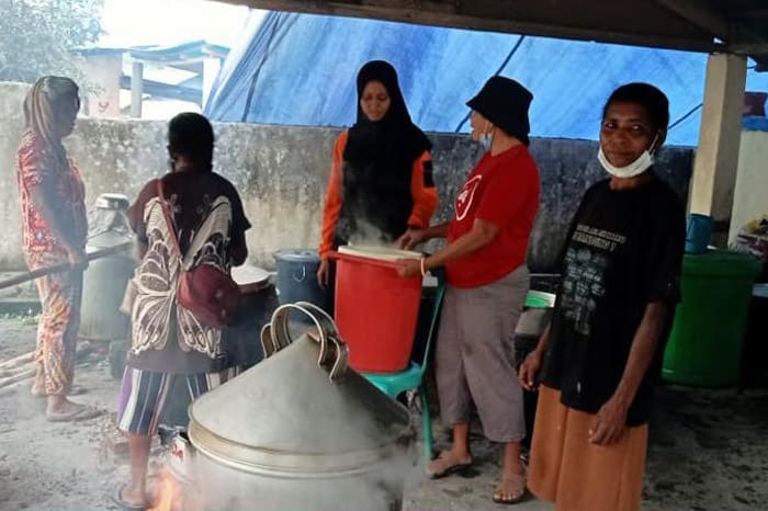 Dapur Umum Dompet Dhuafa di kamp pengungsian Erupsi Gunung Lewotobi Laki-Laki