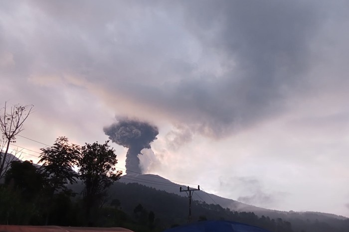 Gunung Marapi Erupsi