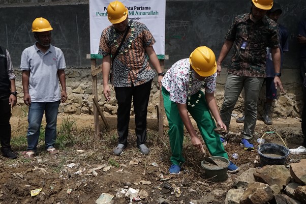 Milenial Bangun Sekolah