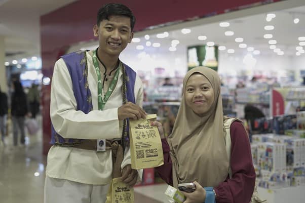 Berbagi Takjil di Botani Square