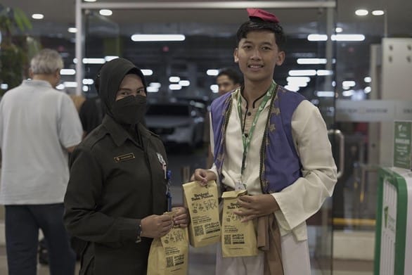 Berbagi Takjil di Botani Square