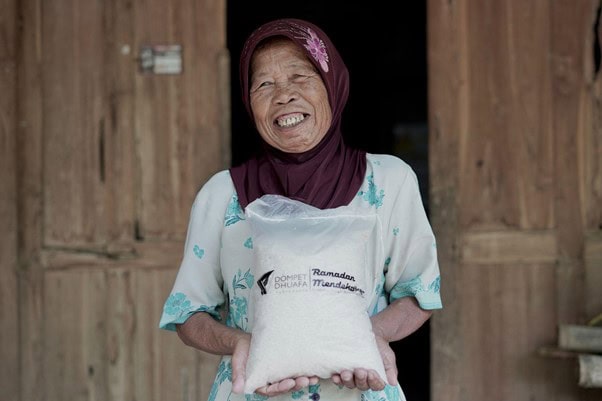 Tebar Zakat Fitrah di Imogiri, Yogyakarta.