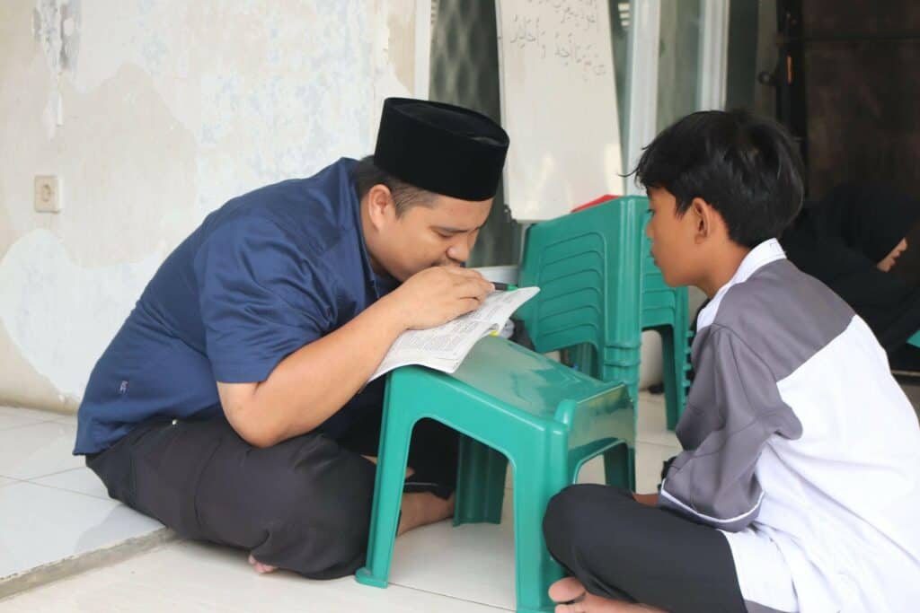 Kado untuk Guru Ngaji, Ustaz Hari