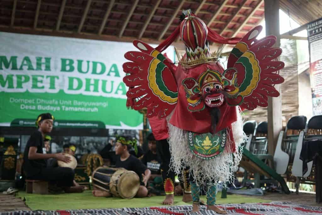 Tarian Barong, salah satu tarian khas masyarakat Osing.