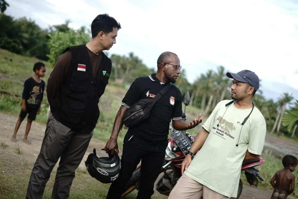 Tim Tebar Hewan Kurban Dompet Dhuafa tiba di wilayah Kabupaten Sorong, Papua Barat untuk mendistribusikan hewan-hewan kurban bagi masyarakat setempat.