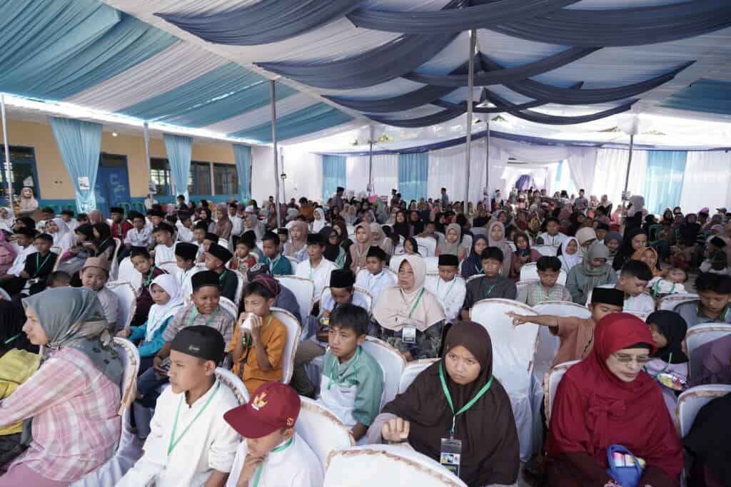 Ratusan anak yatim hadir dalam acara santunan dalam rangka memperingati lebaran anak yatim pada hari lebarannya anak yatim, yaitu 10 Muharram 1446, pada Selasa (16/07/2024). 