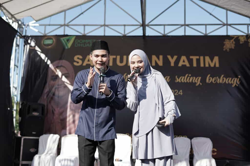 Aiman dan Tiwi sebagai pembawa acara sekaligus menghibur dan menyemangati adik-adik yatim yang hadir pada hari lebarannya anak yatim, yaitu 10 Muharram 1446, pada Selasa (16/07/2024).