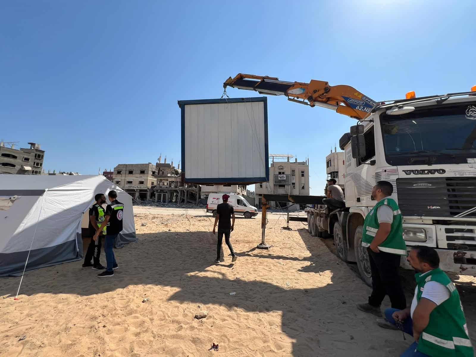 Proses pendirian Medical Point oleh Dompet Dhuafa untuk pelayanan terhadap warga Gaza Utara