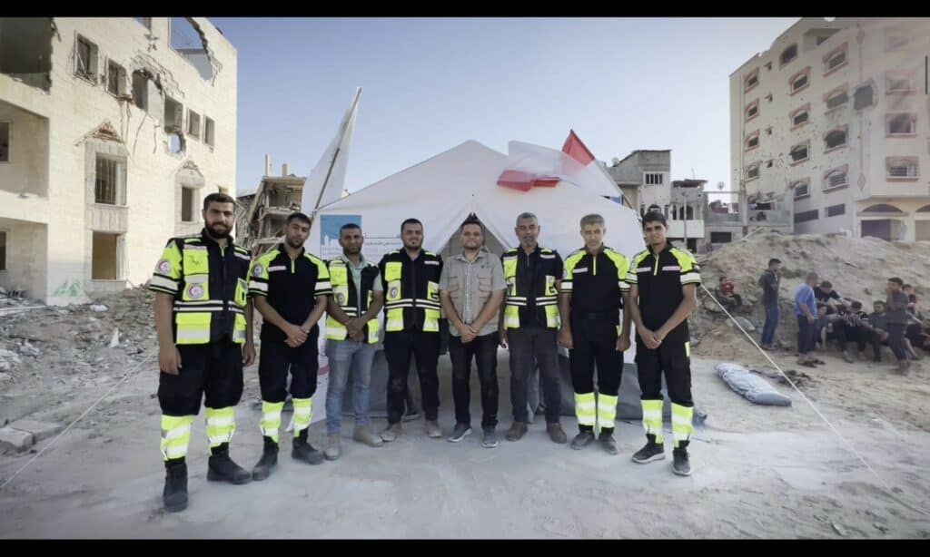 Proses pendirian Medical Point oleh Dompet Dhuafa untuk pelayanan terhadap warga Gaza Utara.