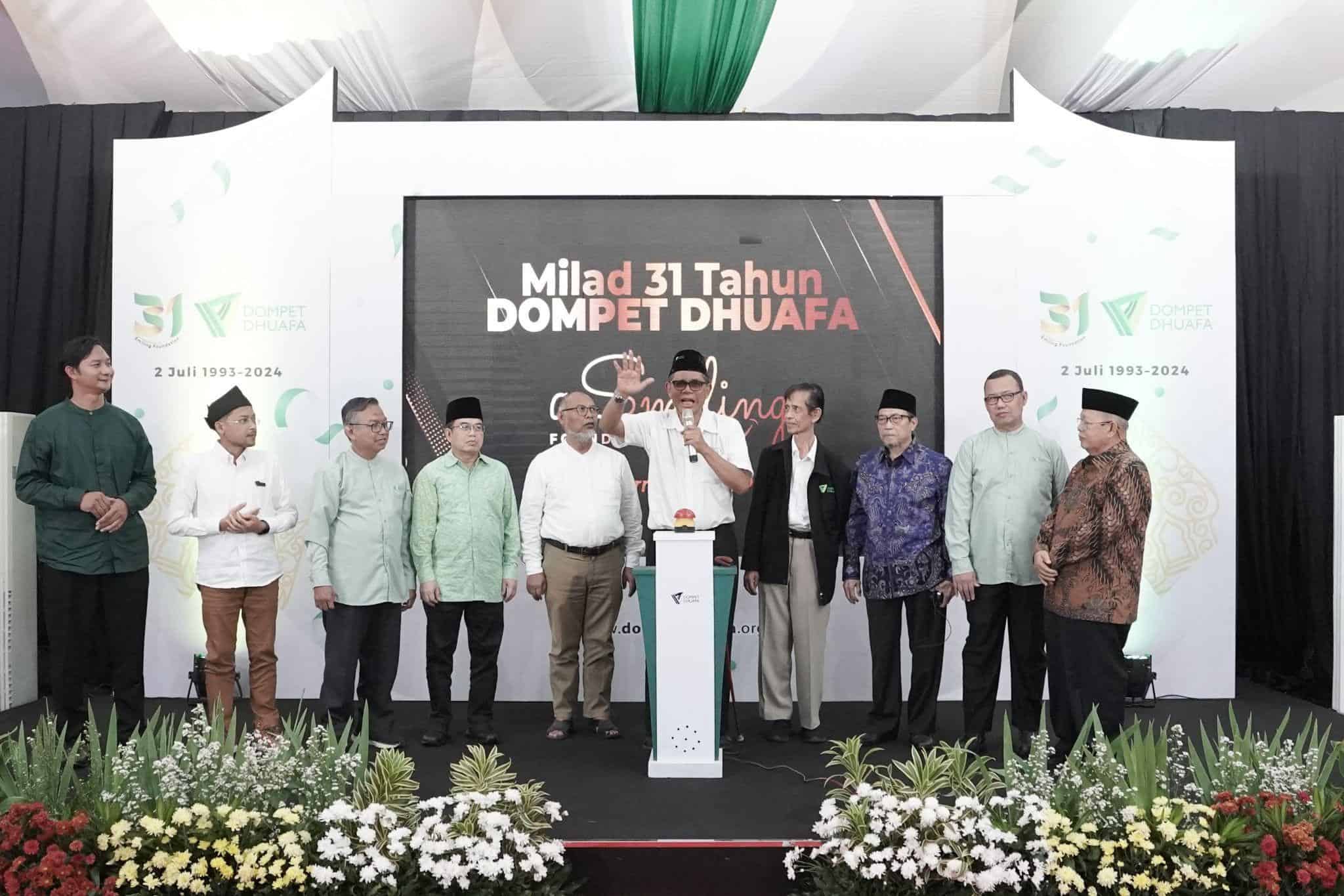 Jajaran Dewan Pembina, Dewan Pengawas, dan Dewan Pengawas Syariah Dompet Dhuafa dalam acara Tasyakuran Milad ke-31 Tahun Dompet Dhuafa, 2 Juli 2024.