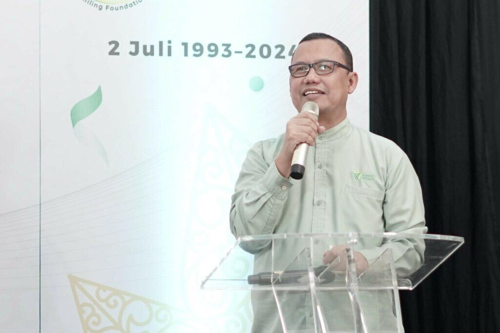 Ahmad Juwaini memaparkan perjalanan Dompet Dhuafa.