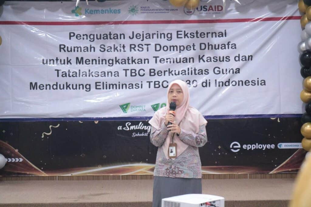 Yeni Purnamasari menyampaikan sambutan sosialisasi program mendukung eliminasi TBC 2030, Senin (22/07/2024). 