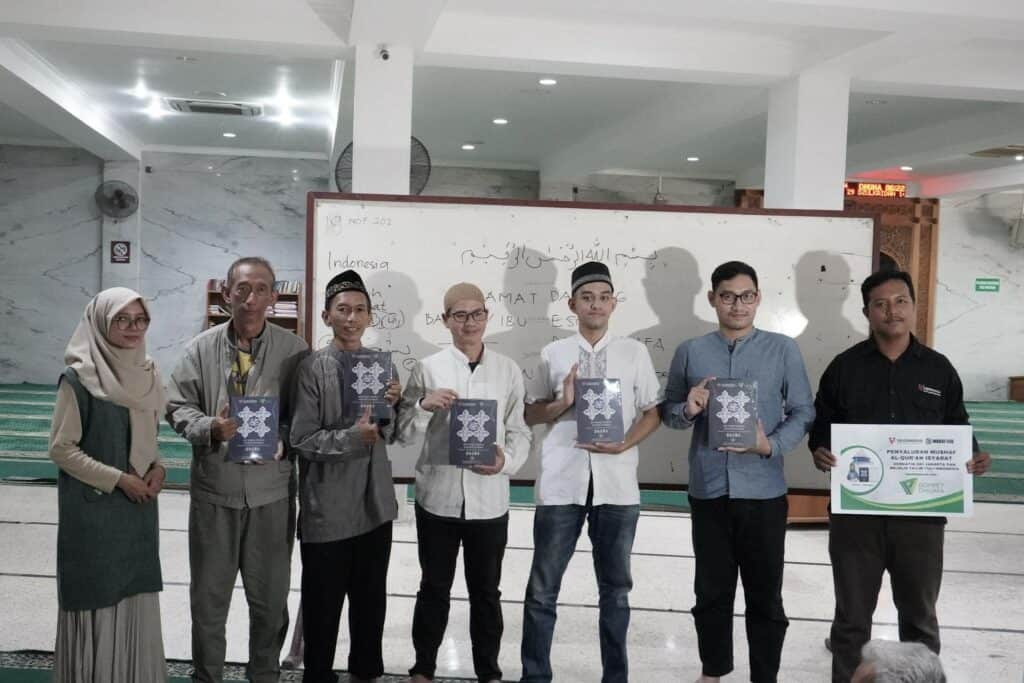 Simbolisasi penyaluran MQI kepada bapak-bapak tuli yang tergabung dalam Gerkatin DKI Jakarta dan Majelis Talim Tuli Indonesia (MTTI) di Jakarta Timur.