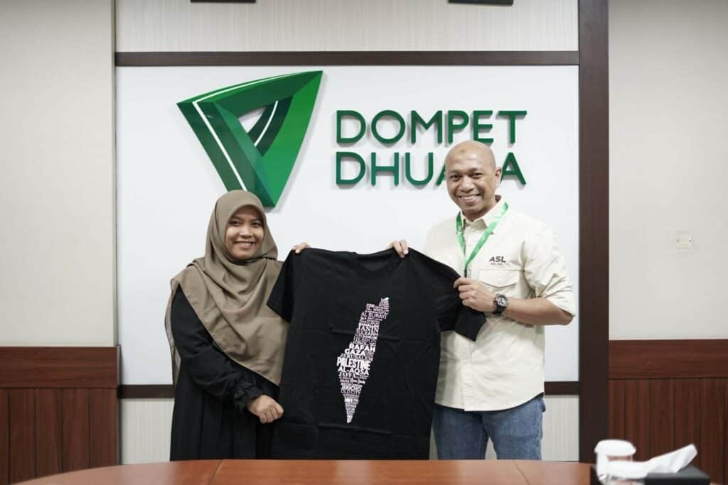 Desain peta Palestina di atas kaos ala Melukis Slide untuk program Kaos Setitik Harapan untuk Palestina.