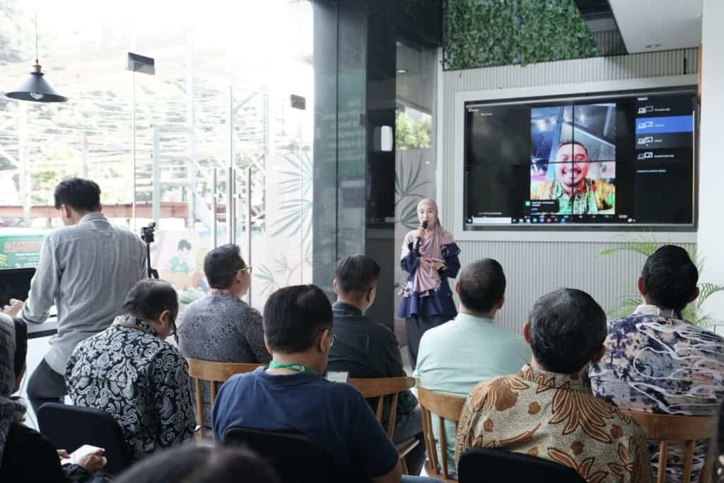 Melalui siniar langsung, Hendi menyampaikan kondisi aktivitas dakwah di Riau.