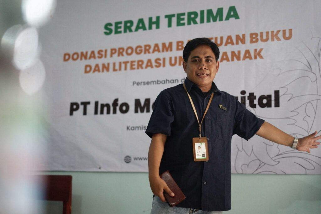 Agung Pardini dari Great Edunesia Dompet Dhuafa memberikan sambutan dan informasi tentang kondisi literasi siswa dan guru saat ini, juga Teknik "read aloud" di Ciampea, Bogor, Kamis (15/08/2024).