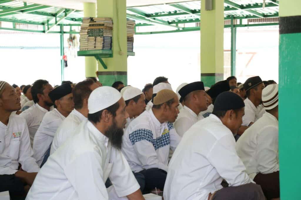 Warga binaan yang telah memenuhi masjid, sudah bersiap mengikuti rangkaian acara Tabligh Akbar yang diadakan oleh Dompet Dhuafa.