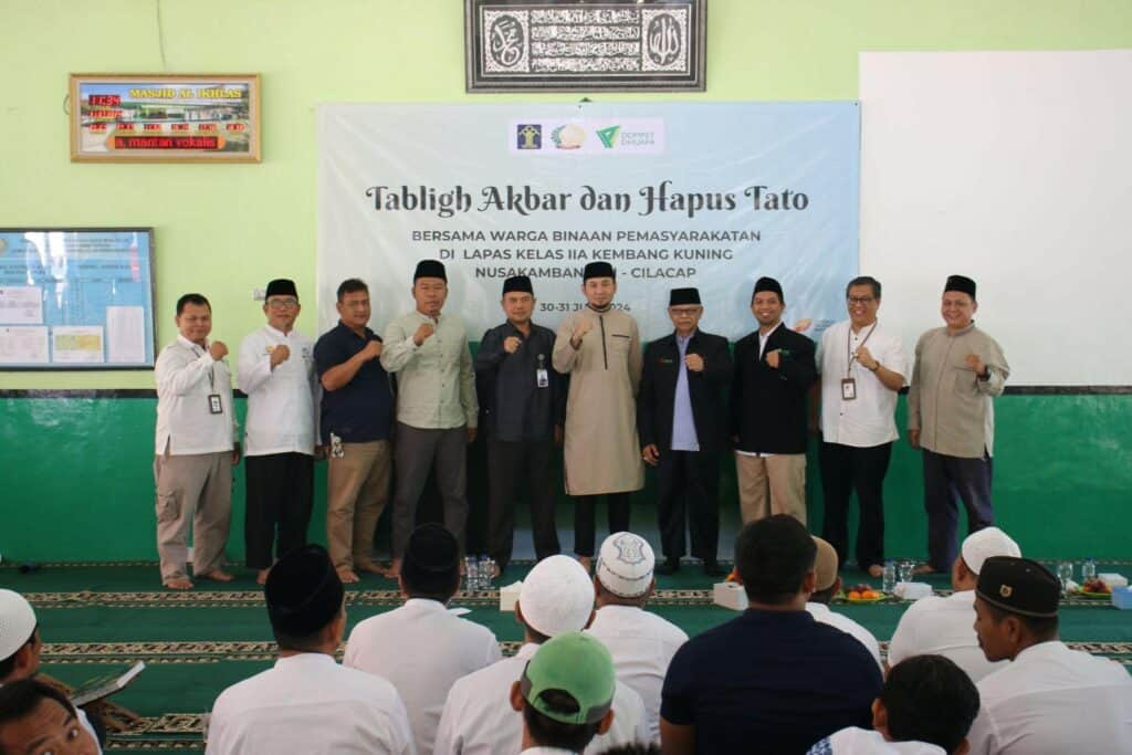 Tabligh Akbar dan Hapus Tato dalam rangka memperingati Bulan Muharram, bersama Warga Binaan di Lapas Kelas IIA Kembang Kuning, Nusakambangan, Cilacap, Jawa tengah pada Rabu (31/7/2024).