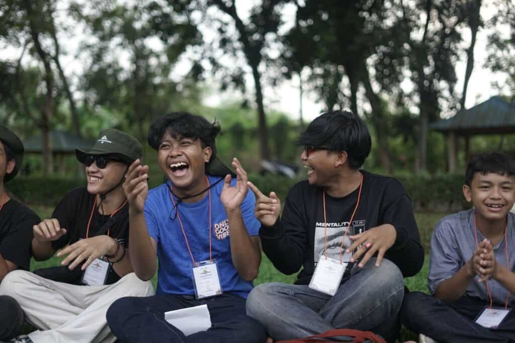 Keseruan aktivitas Young Traveling.