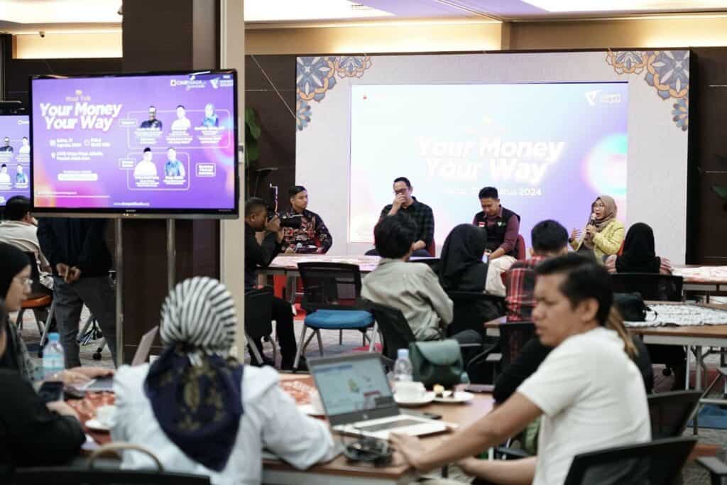 Sesi Gelar Wicara membahas manfaat sukuk wakaf yang diikuti oleh peserta dari berbagai kalangan.