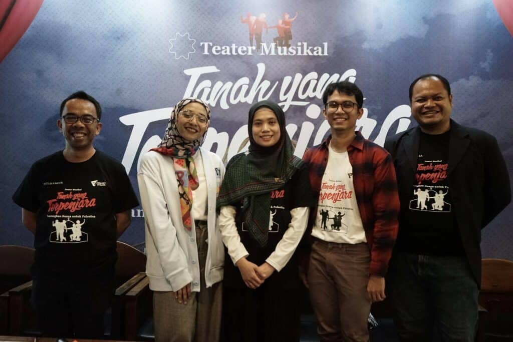 Dompet Dhuafa menggelar Konferensi Pers Teater Musikal Tanah Yang Terpenjara #LantangkanSuarauntukPalestina, berkolaborasi dnegan Titimangsa, Rabu (18/9/2024) di Bakoel Koffie, Cikini, Jakarta. 