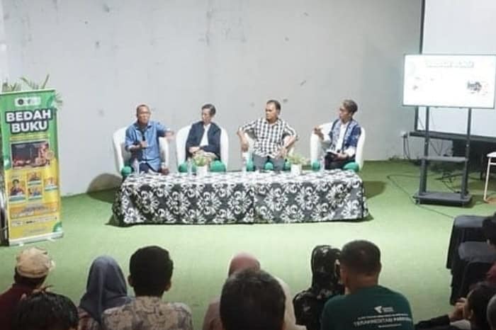 Suasana acara Bedah Buku Matahari di Atas Rante Mario, Nipah Mall, Kamis (24/10/2024).