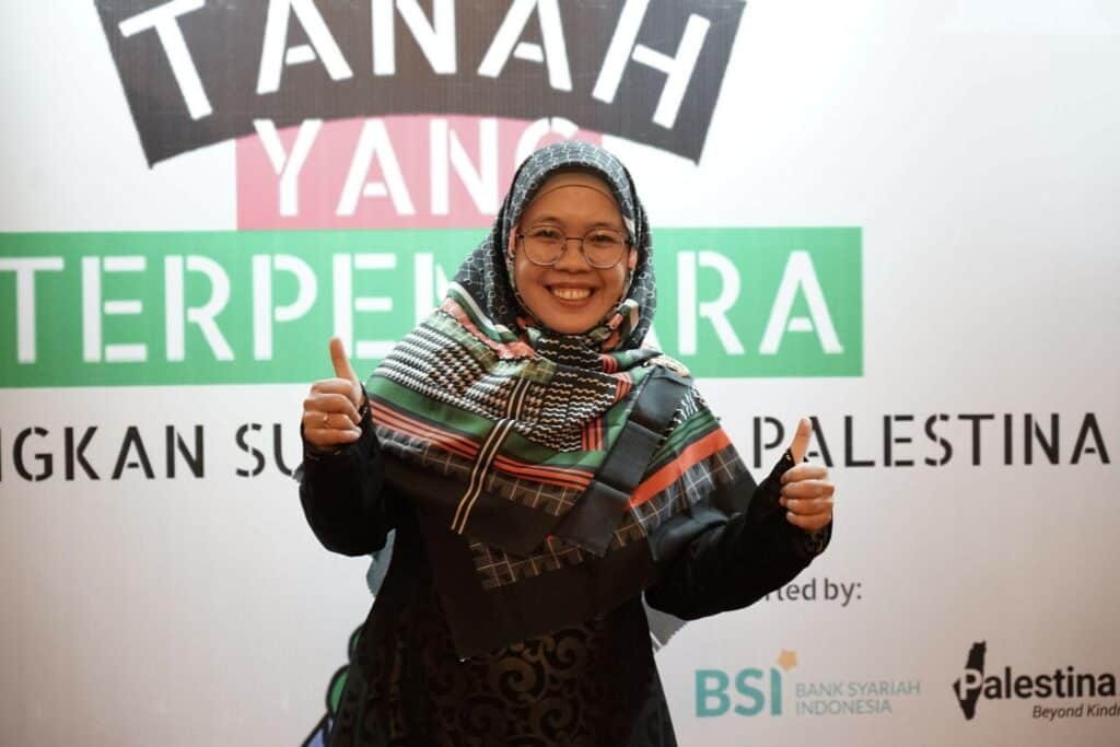 Cici Kurniasih Direktur Al Syukro Universal menghadiri Teater Musikal “Tanah yang Terpenjara”.