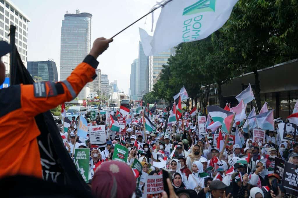 Aksi Bela Palestina di depan Gedung PBB, Jl MH Thamrin, Jakarta Pusat, Jumat (20/10/2023).