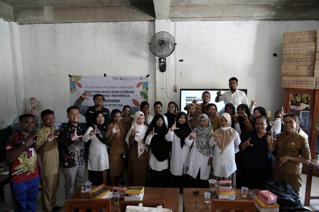 Para guru dari empat sekolah yang mengikuti seminar bertajuk "Membangun Budaya Literasi", yaitu MI Al-Qadr Betun, MTS Al-Qadr Betun, SD Inpres Betun, dan SMPN Kletek, di Malaka, NTT, Senin (11/11/2024).