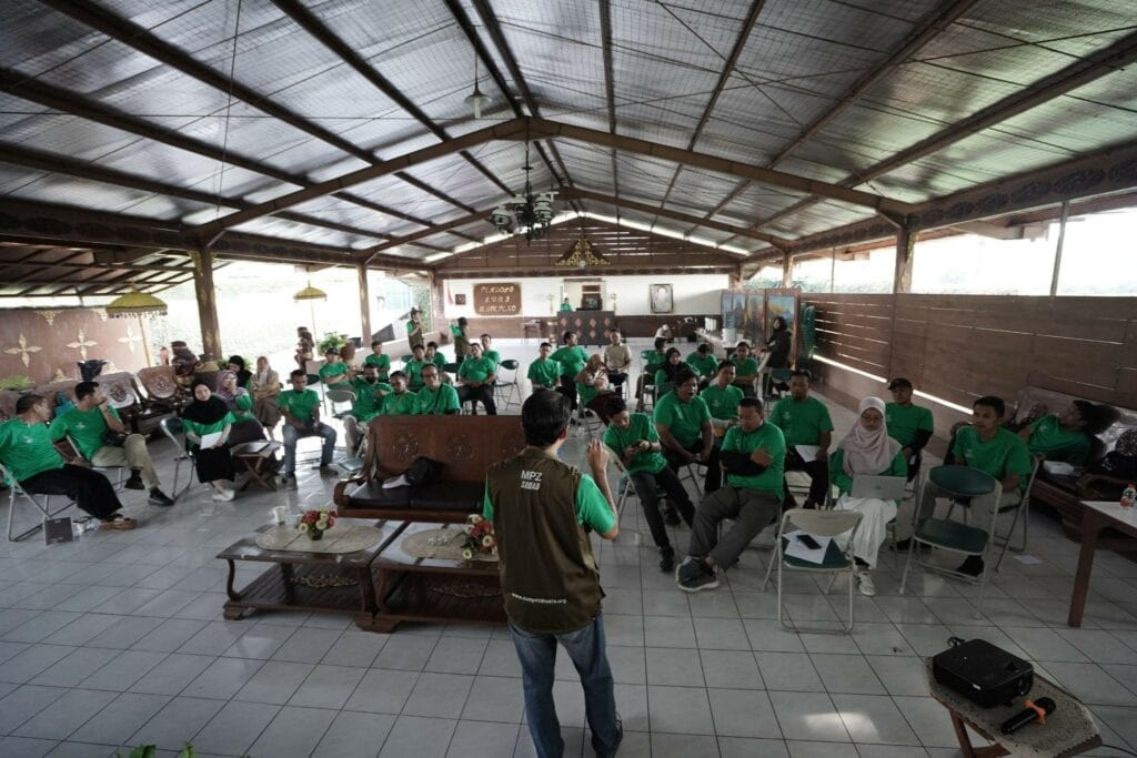 Sesi materi “Merancang Program Pemberdayaan Ekonomi yang Berkelanjutan” dalam rangkaian Capacity Building MPZ di Bandung pada 31 Oktober - 01 November 2024.