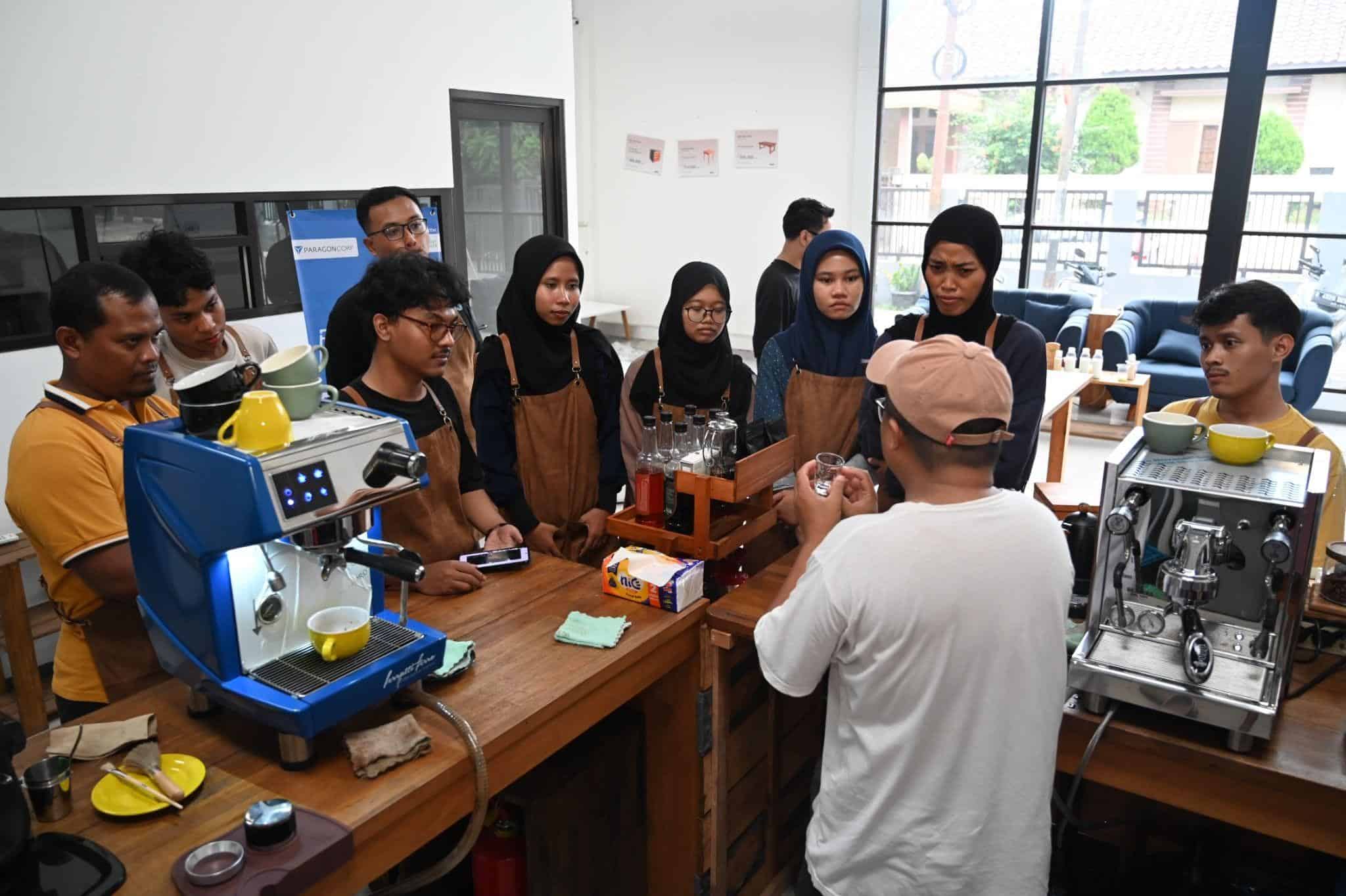 Para peserta Pelatihan Barista di IKDD, Tangerang, Senin (04/11/2024).