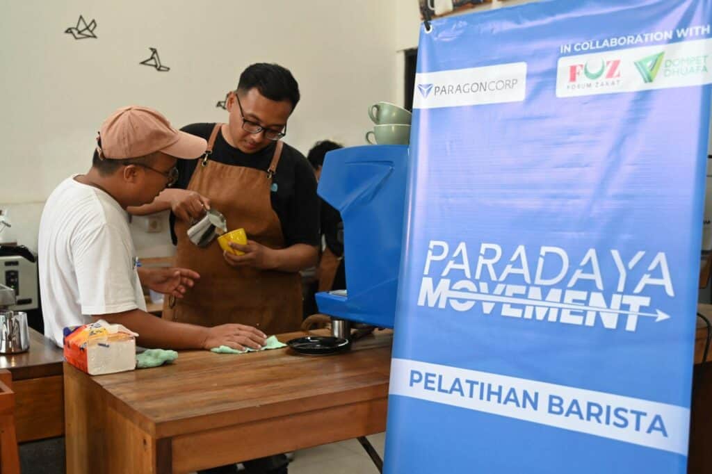 Praktek langsung pembuatan kopi dalam pelatihan Barista pada Senin (04/11/2024).