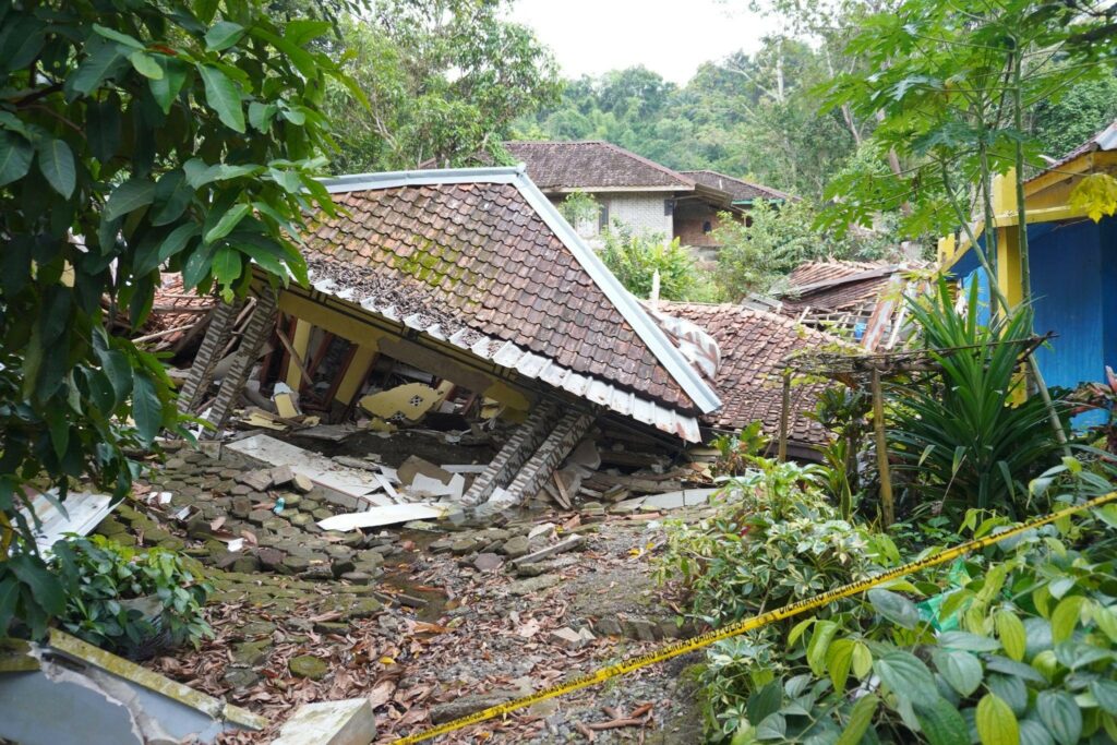 Salah satu rumah terdampak bencana banjir dan longsor Cianjur di Kecamatan Kadupandak, Cianjur.