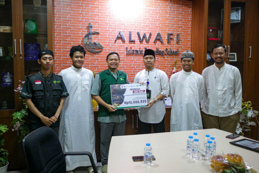 Dompet Dhuafa menerima amahan bantuan dari Al Wafi Charity untuk bantuan bencana erupsi Gunung Lewotobi Laki-Laki, Jumat (13/12/2024).